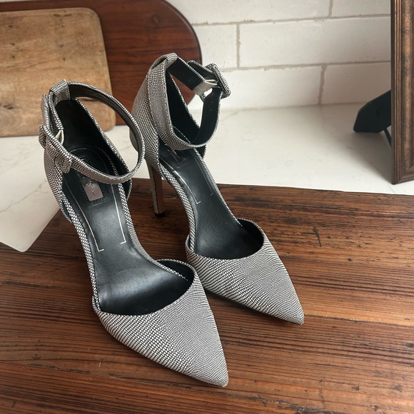 Jessica Simpson Black and Silver Heels - Picture 1 of 6